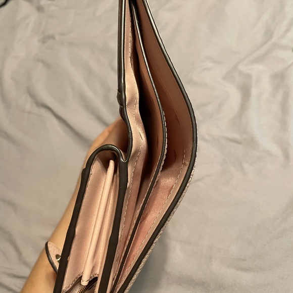 Kate Spade Cream Wallet - Picture 5 of 8